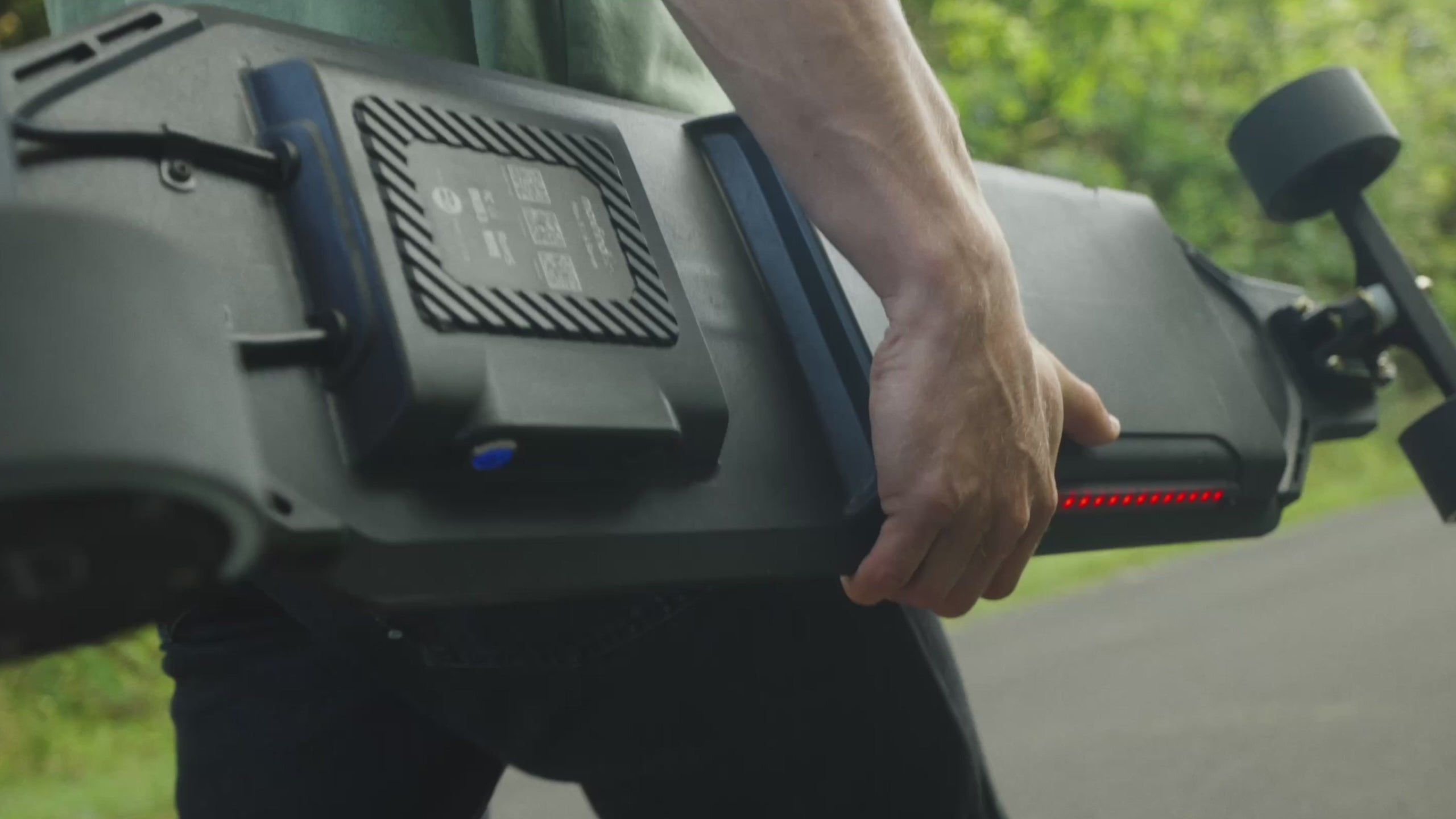 Load video: electric skateboard
