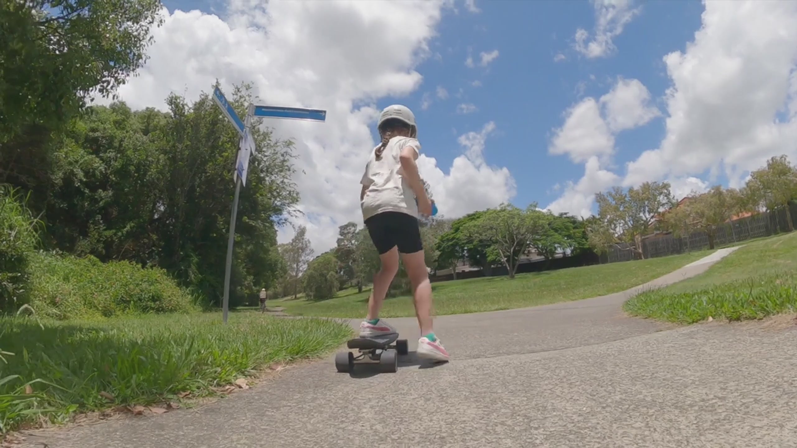 Load video: electric skateboard nearby
