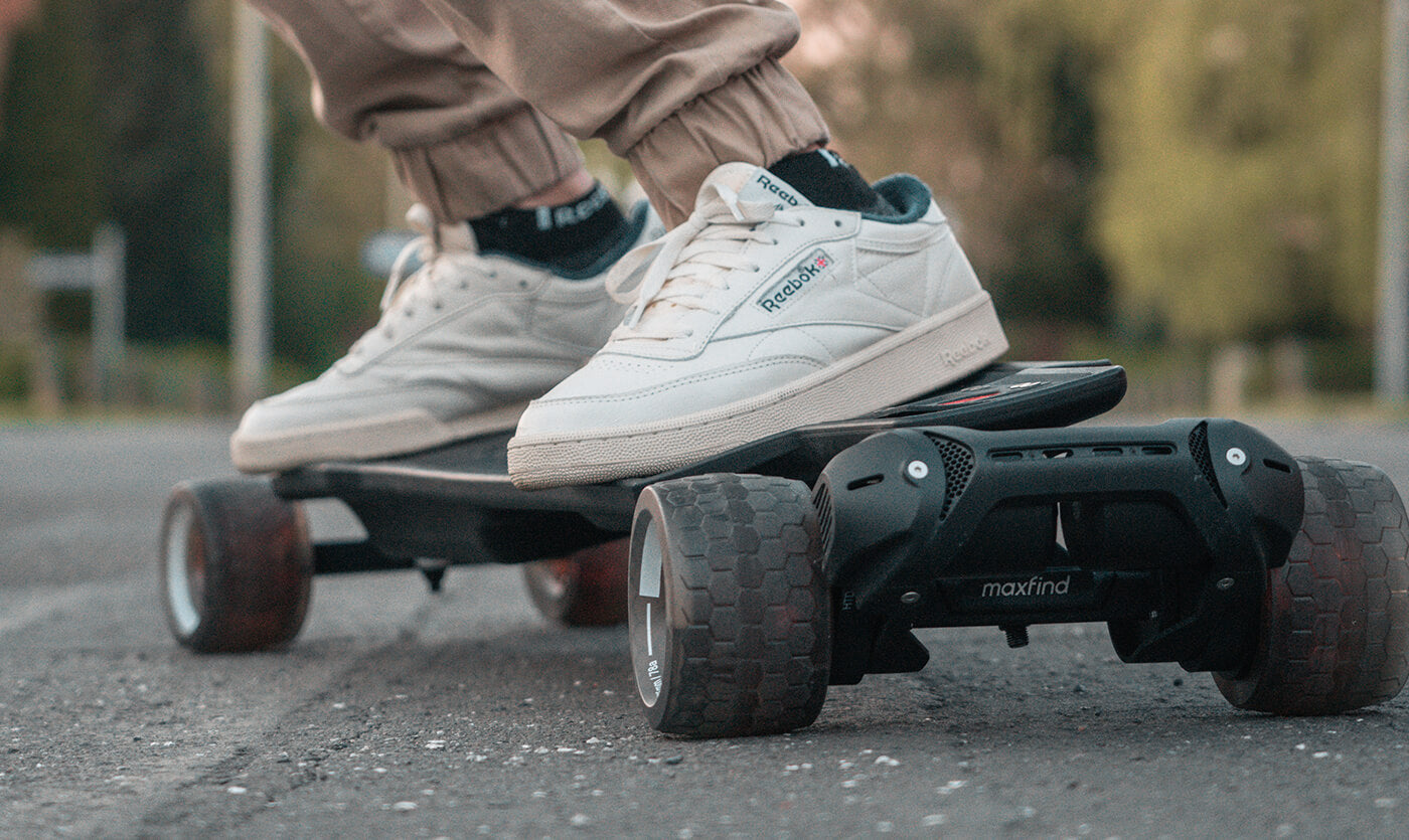 Rider standing on an electric skateboard to show weight capacity and board support