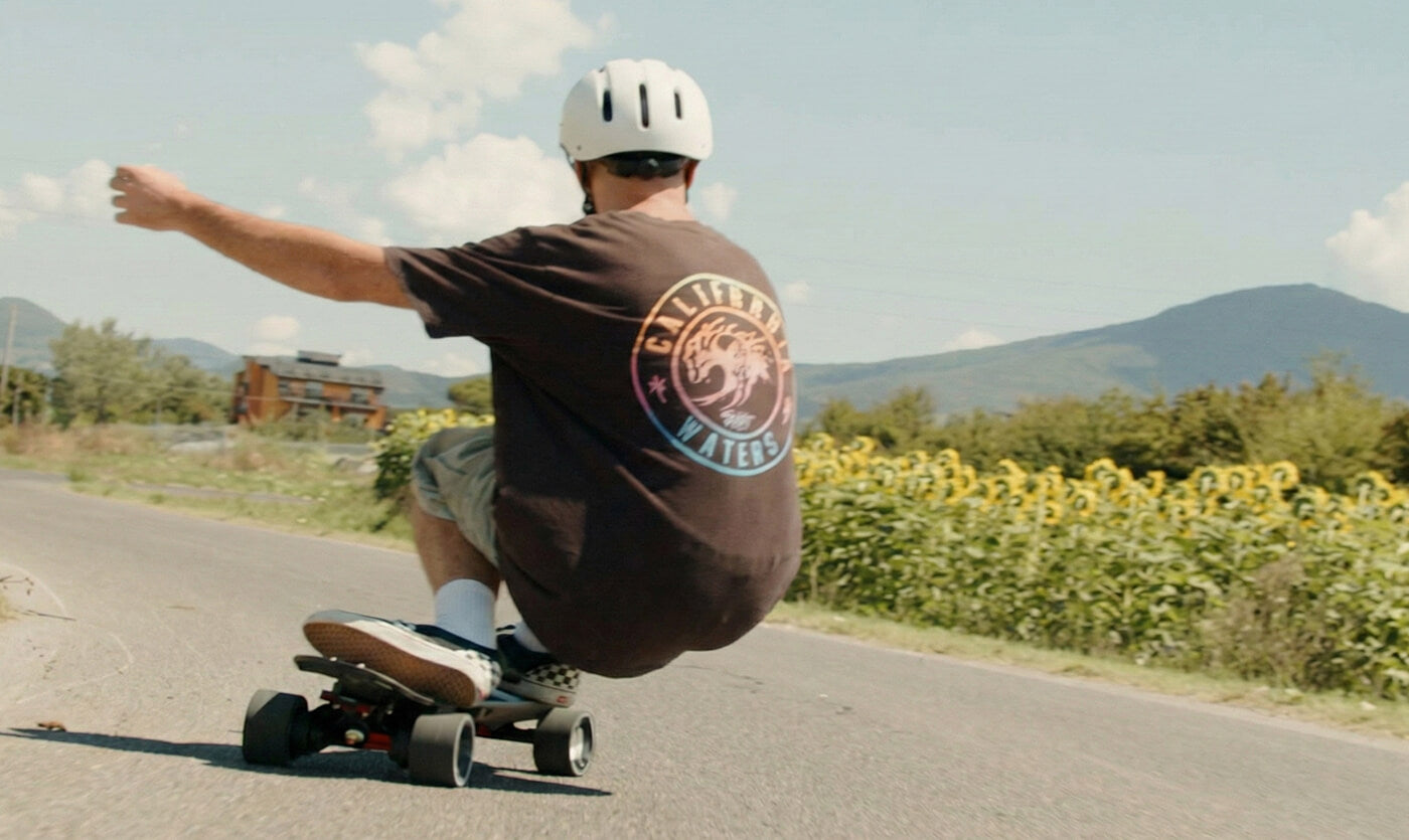 Electric skateboard carving