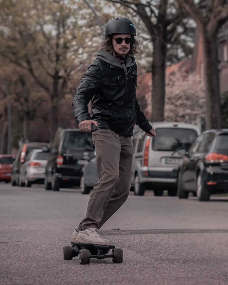 Maxfind Long Range Electric Skateboard Motorized longboard for Adults