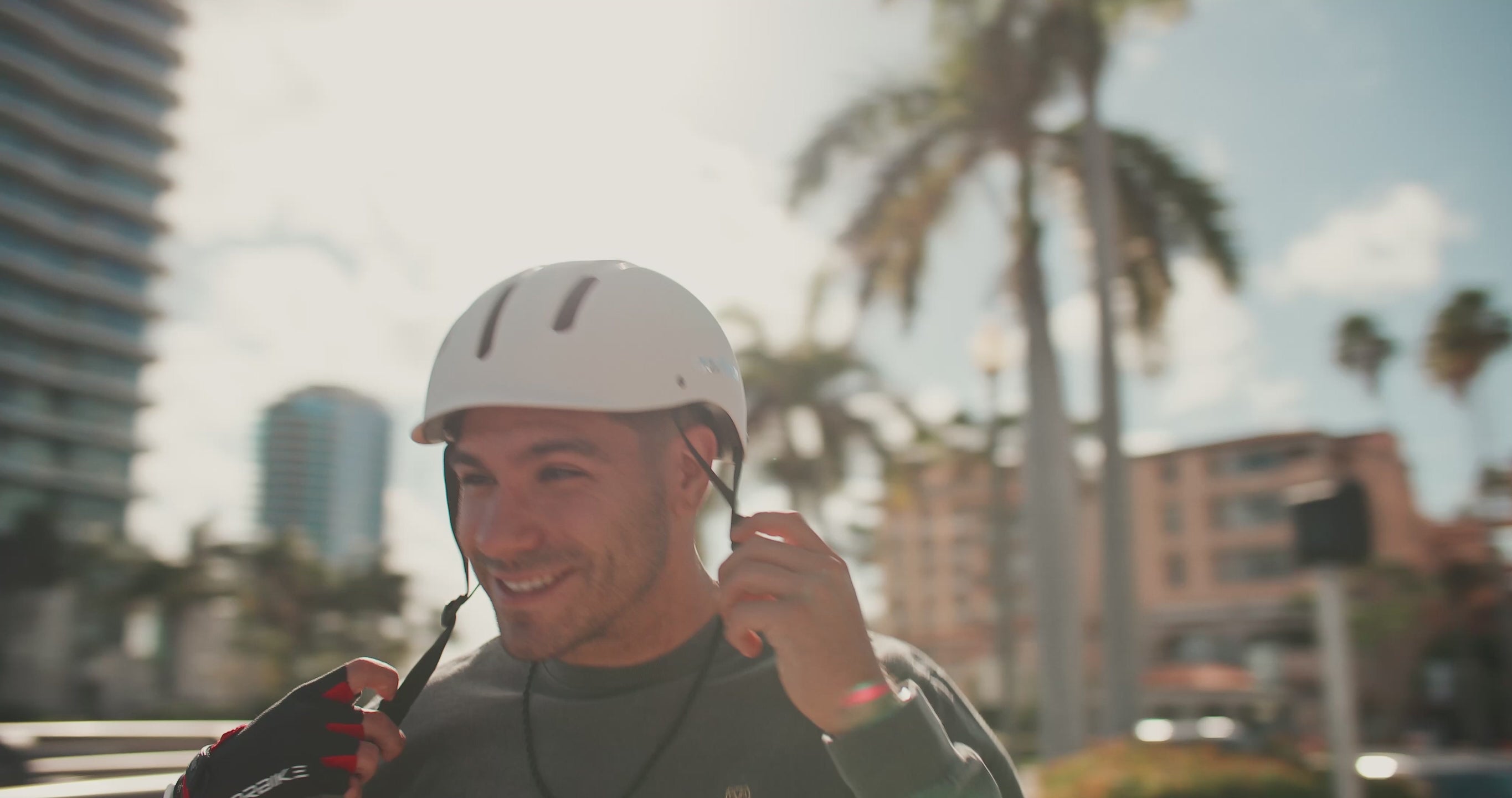 Carica il video: 